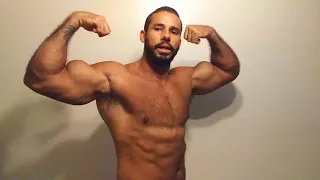 Epic Bodybuilder Flexing - Return of the King - Samson Biggz