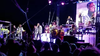 Earth Wind and Fire - Can't Hide Love (live)