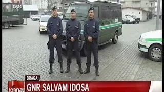 Militares da GNR do DI de Braga salvam idosa de casa em chamas