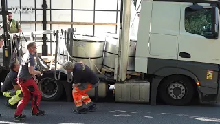 31.08.2021 - VN24 - Unsecured steel coils break through truck headboard during emergency braking