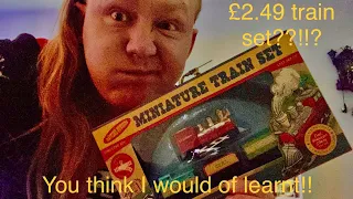 It comes with points??!!? Miniature train set unboxing & Review