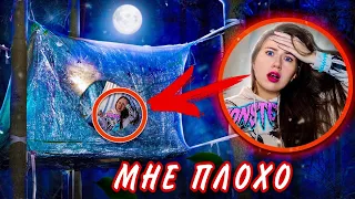 НОЧЬ В ДОМЕ ИЗ ПЛЕНКИ НА ДЕРЕВЕ - Мне стало плохо, я заболела 🤧 | Elli Di