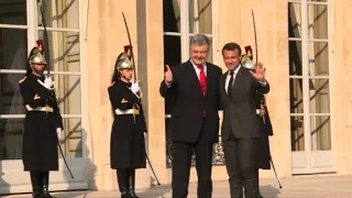 Macron meets Ukrainian counterpart Poroshenko
