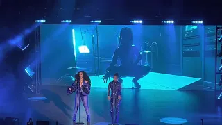 Chloe surprises ATL bringing HALLE BAILEY out at In Pieces Tour