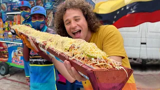 Tasting street food in VENEZUELA 🇻🇪🫓