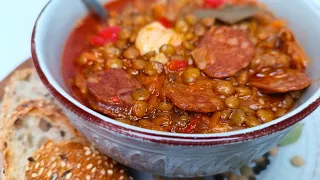 A SIMPLE RECIPE FOR A SATIFYING DISH!!! Spanish lentil stew with chorizo ​​sausage.