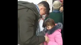 Ukrainian father saying goodbye to his daughter before he go to defend his country against Russia 😢😰