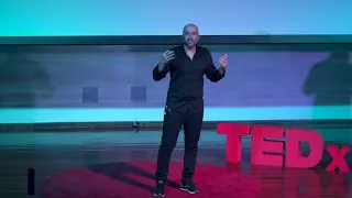 Como a mudança de foco pode mudar sua realidade | André Attie | TEDxUFABC