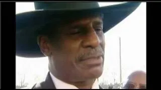 Leland Hardy Escorts Muhammad Ali at Joe Frazier Funeral 11-14-11.mpg