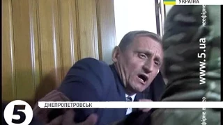 Активісти побили прокурора Дніпропетровщини