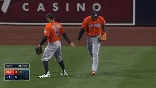 MIA@SD: Ozuna jumps to make tough catch at the wall