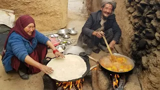 Cooking Chicken in Afghanistan  Cave Traditional Style | Life of Old Couple With Hardships Of Winter