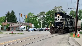 Street Running Train Runs Red Light!   Norfolk Southern Street Runner In Ohio & Crossing RR Trestle