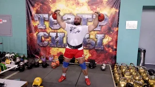 Игорь Педан. "Гиревой крест" с гирями по 32 кг. Igor Pedan. Kettlebells` "cross".