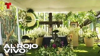 Llenan de flores la tumba de Vicente Fernández en el rancho 'Los tres potrillos'