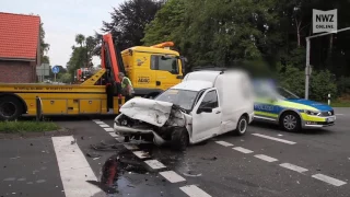 Schwerer Unfall: Drei Autos prallen gegeneinander