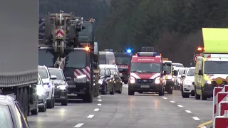 PKW fährt unter LKW auf der A 1 bei Mehringhöhe