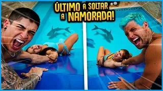 ÚLTIMO A SOLTAR NAMORADA NA PISCINA GANHA!!  [ REZENDE EVIL ]