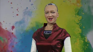 Holly Ransom Interviews the worlds 1st Humanoid Robot, Sophia