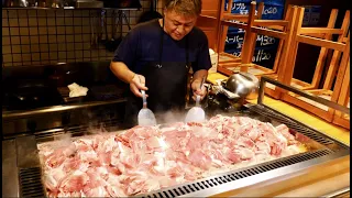 Very popular! Teppanyaki cooking 30 kg of meat and 300 eggs every day