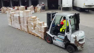 crazy forklift driver in belgium fast driver!!! omg...