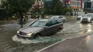 Moti i keq në vend, përmbytje në disa qytete, probleme me rrugët dhe energjinë - Vizion Plus