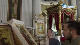 Праздничная Божественная литургия в Александро-Невской лавре
