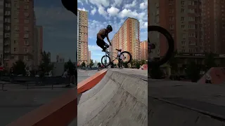 Сложный трюк на BMX😍