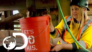 Tony Beets Kids Get There Hands Dirty | SEASON 6 | Gold Rush