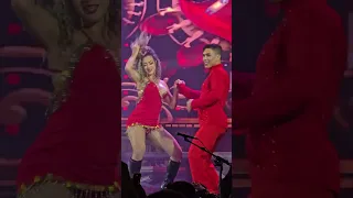 Os dançarinos da Joelma são um show