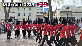 Everyone Stunned! SPECTACULAR💂‍♂️ March Back To Wellington Barracks