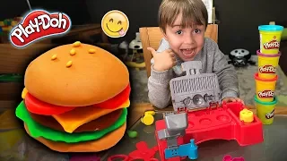 PLAY-DOH BURGER!! Playdough Hamburguer - Hasbro Toys for Kids - Maikito and Brancoala