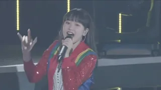 自分のマネをする笠原桃奈