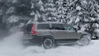 VOLVO XC70 AWD D4 - Snow drift.