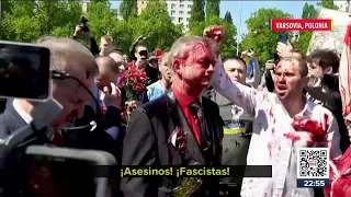 Manifestantes lanzan pintura roja al embajador ruso en Polonia | Noticias con Ciro Gómez Leyva
