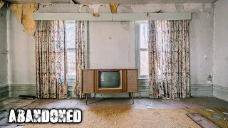 Classic Abandoned Decayed Ontario Farmhouse (Forgotten Homes Ontario Ep.55)