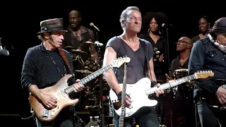 Bruce Springsteen (w/ Eddie Vedder & Tom Morello) - Highway To Hell (multicam) (dubbed)