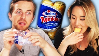 People Try Twinkies For The First Time
