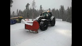 A day of snow plowing in valtra T234.