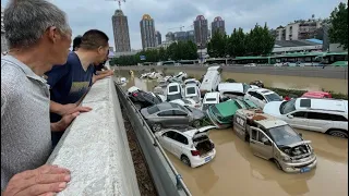 #China-बाढ़ से मेट्रो, सड़क और हर जगह तबाही । मेट्रो Subway में भरा पानी,डूबी लोगो से भरी मेट्रो।