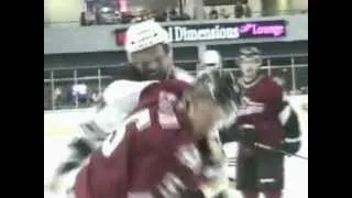 Hockeyfighters.cz  David Liffiton vs Brandon Bollig.wmv