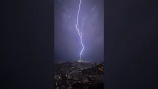 Thunderstorm ⛈️😱💔 in makkah #shorts #thunderstorm #makkah #jaddah