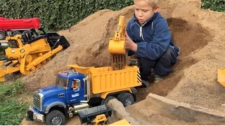 BRUDER TOY Trucks Tunnel Project BRUDER EXCAVATOR & Mini Dumpster