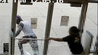 Video shows armed DC suspect smash his way into store | FOX 5 DC