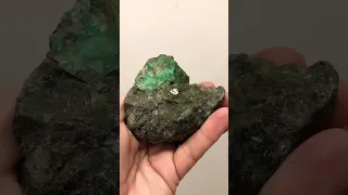 Unreal Emerald in matrix #emerald #mineral #short #shorts #viral #raw #matrix #green