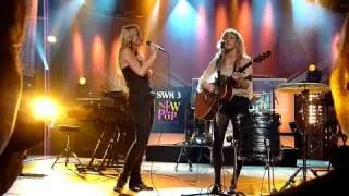 Ellie Goulding & Lissie "Making Pies"