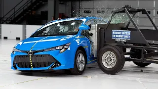 2019 Toyota Corolla hatchback original side IIHS crash test