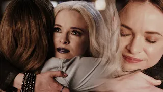 the flash 7x05 - caitlin and frost talk about their lives.