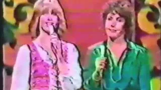 HELEN REDDY AND OLIVIA NEWTON-JOHN - I'LL NEVER FALL IN LOVE AGAIN - THE QUEEN OF 70s POP