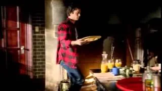 TVD: Damon makes Bonnie pancakes